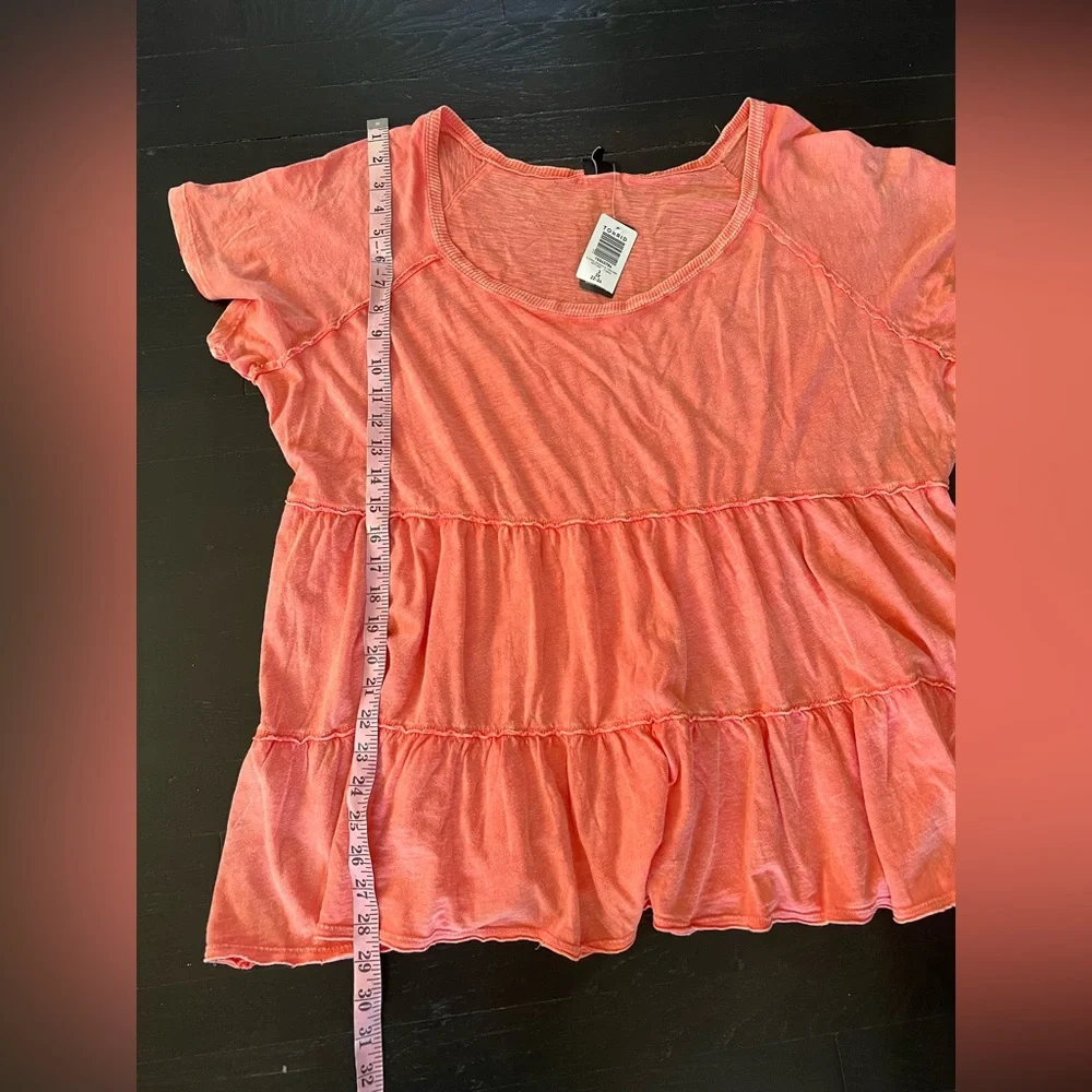 Torrid coral Tiered Short Sleeve Blouse.   Size 3